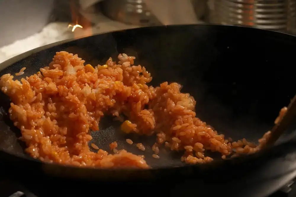 オムライスを炒める